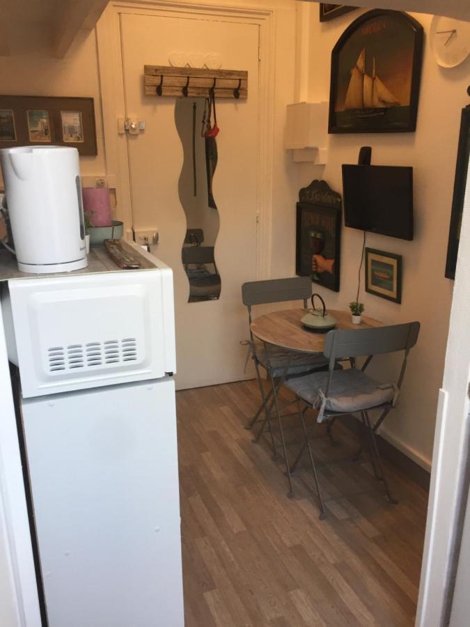 オーStudette Tiny House De L Eglise 12 M2アパートメント エクステリア 写真